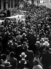 Huey Long speaking to a crowd in Coushatta, La.